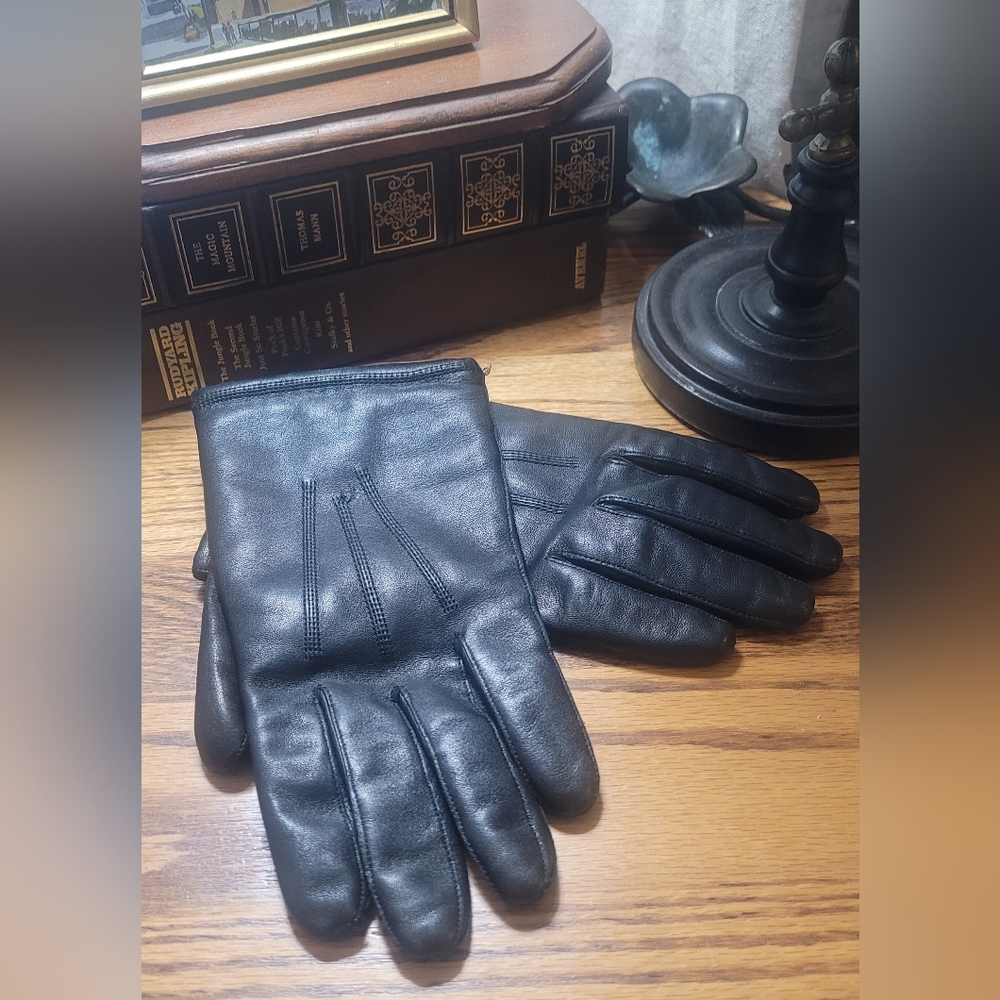 Dior Black Leather Gloves with Full-Fingered Design